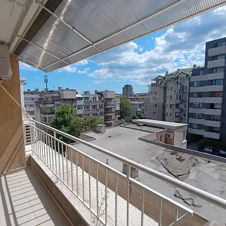 Venelin's Sunny With Parking Space شقة *